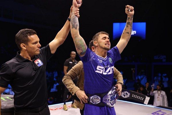 كول يونغ ينتزع لقب الوزن المتوسط من بلاكبيرن ويتوّج ببطولة “Power Slap 17” في الرياض