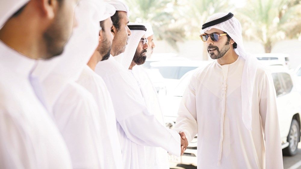 خليفة بن طحنون بن محمد يعزي في وفاة سهيل محمد العامري