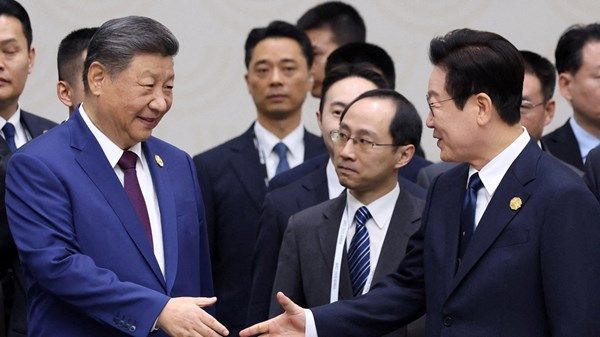 الرئيسان الكوري الجنوبي والصيني يبدآن محادثات قمة