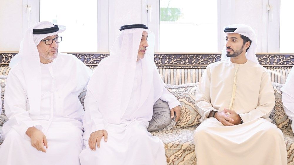 راشد بن حميد يعزي في وفاة مهرة خلفان المطروشي