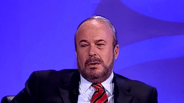 وفاة رئيس الوزراء الألباني السابق فاتوس نانو