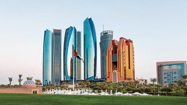 طقس صحو مع انخفاض درجات الحرارة غداً