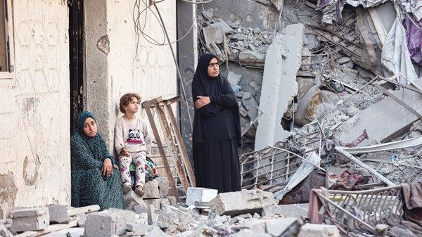 غارات إسرائيلية على غزة بعد تسلم جثث لا تعود لرهائن