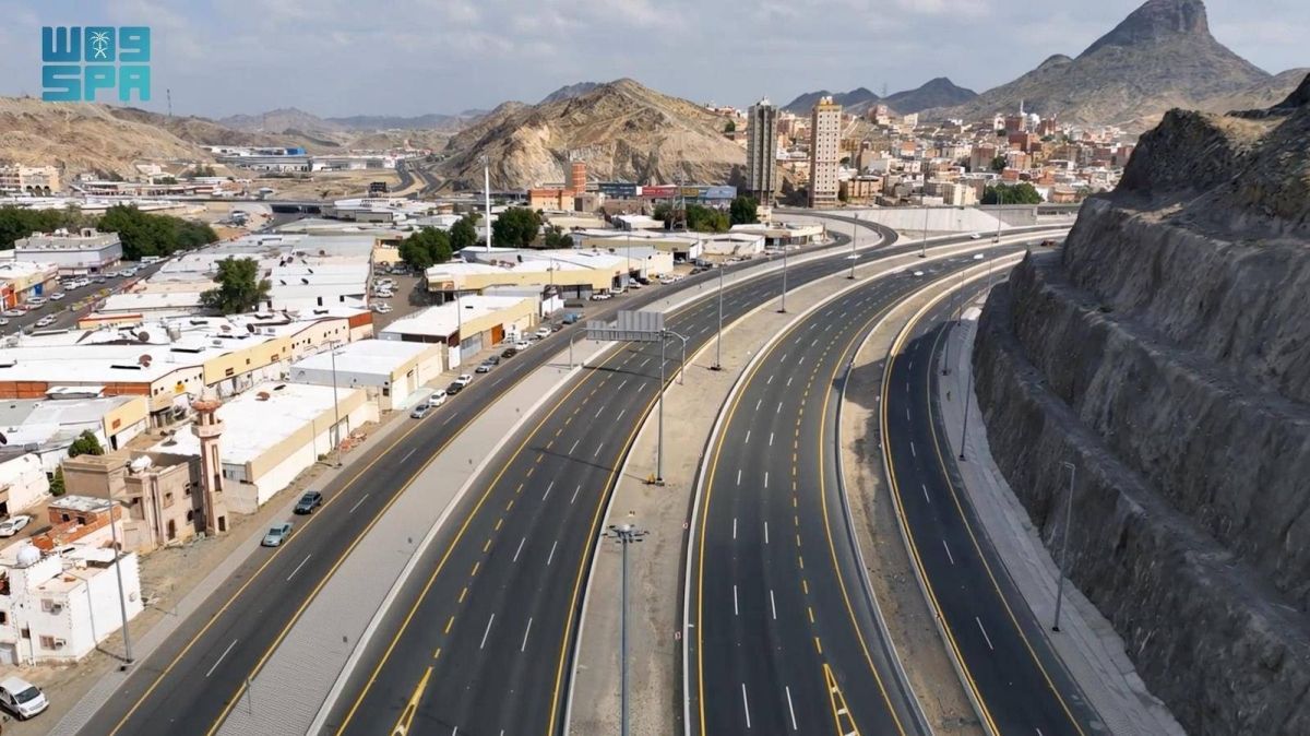 مشروعات الطرق في مكة المكرمة  تحدث 
تحولا ملموسا في كفاءة الحركة وسلامة التنقل