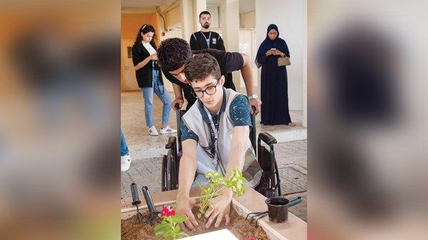 «تمكين المجتمع» ومؤسسة الإمارات تطوران البيئة التعليمية في مدرسة بالشارقة