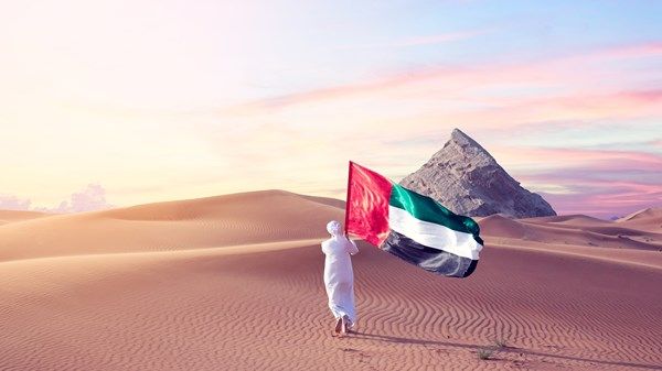 الإمارات تحتفي غداً بيوم العَلم في مشهد يجسد التلاحم الوطني