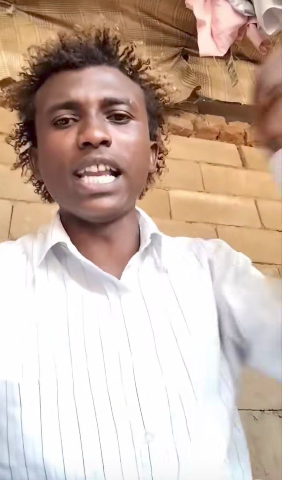 شاهد بالفيديو.. “مهران” الدعم السريع: (لا خير في الأبقار ولا بارك الله فيها فقد دمرت المجتمعات ويجب على كل سوداني غيور أن يسعى الإبل لأن النبي والقائد حميدتي من أهل الإبل)