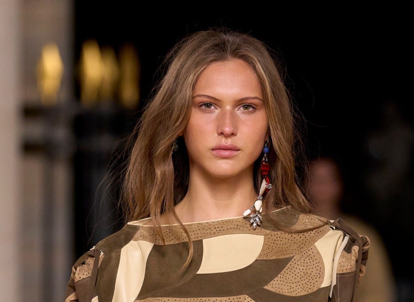 أفضل كريم لتفتيح البشرة السمراء بسرعة: أسرار التركيبة والنتائج السريعة