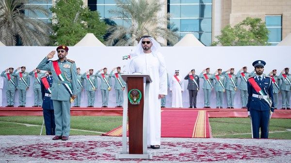 سيف بن زايد يشهد احتفال وزارة الداخلية بيوم العلم