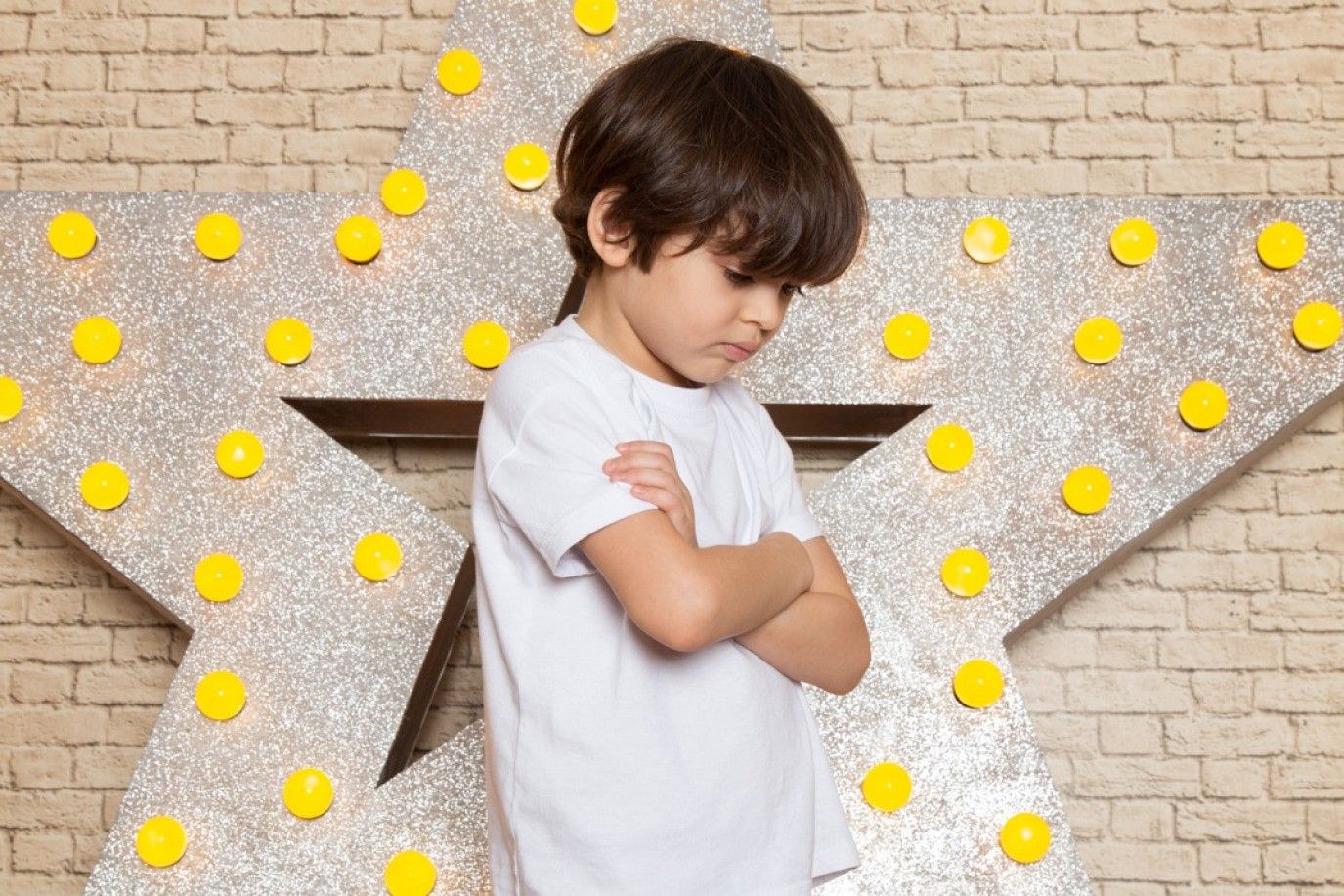 علامات خفية لضعف شخصية طفلك: مَن المسؤول؟ ومتى يقلق الأهل؟