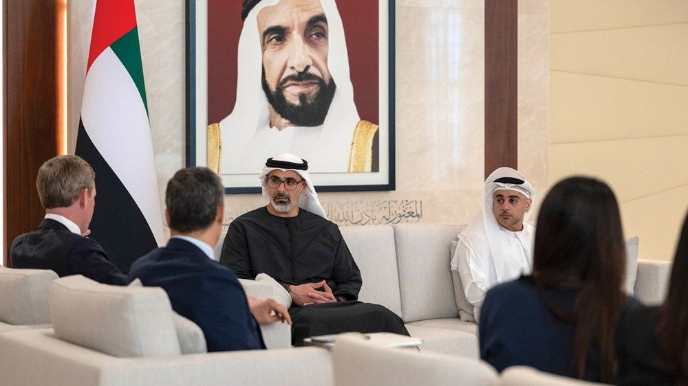خالد بن محمد بن زايد يلتقي الرئيس التنفيذي لشركة «فيزا»
