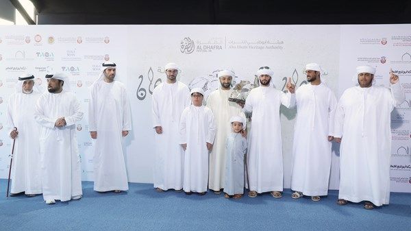 خالد بن سلطان بن زايد يتوج الفائزين بمزاينة سويحان