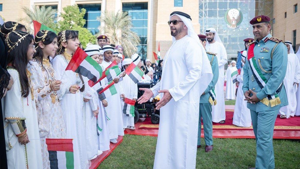 سيف بن زايد يشهد احتفال وزارة الداخلية بيوم العلم