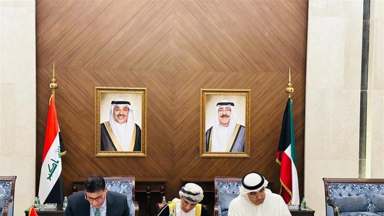 العراق يسلم الأرشيف