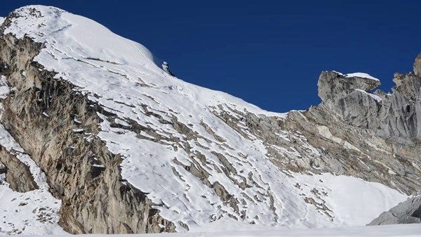 قتلى وجرحى جراء انهيار جليدي في الهيمالايا