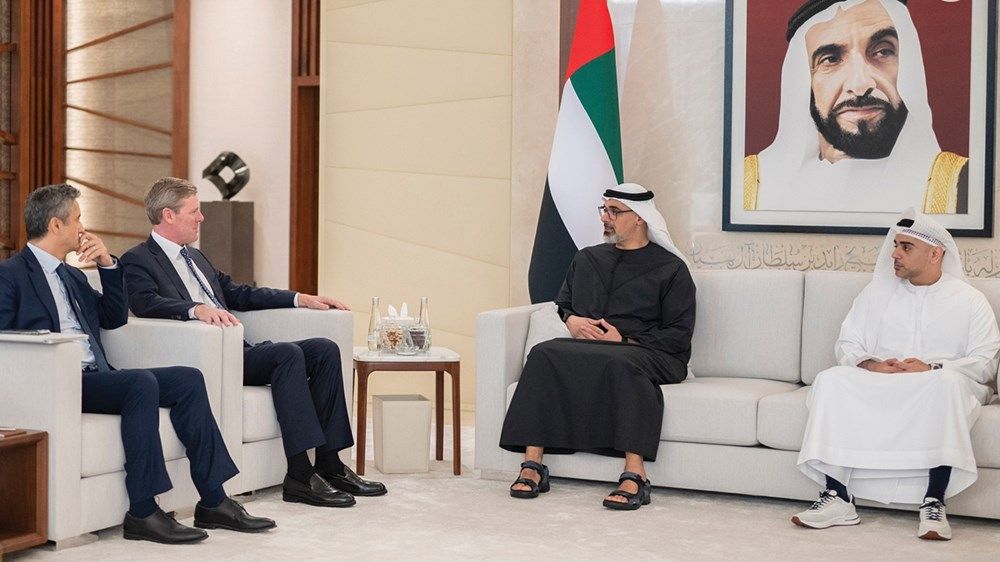 خالد بن محمد بن زايد يلتقي الرئيس التنفيذي لشركة «فيزا»