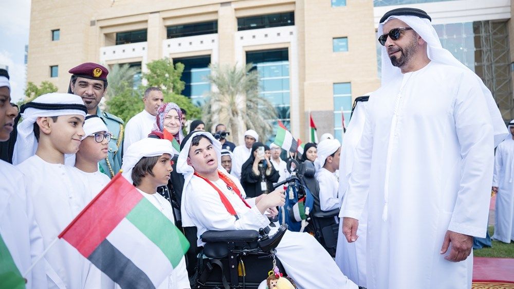 سيف بن زايد يشهد احتفال وزارة الداخلية بيوم العلم