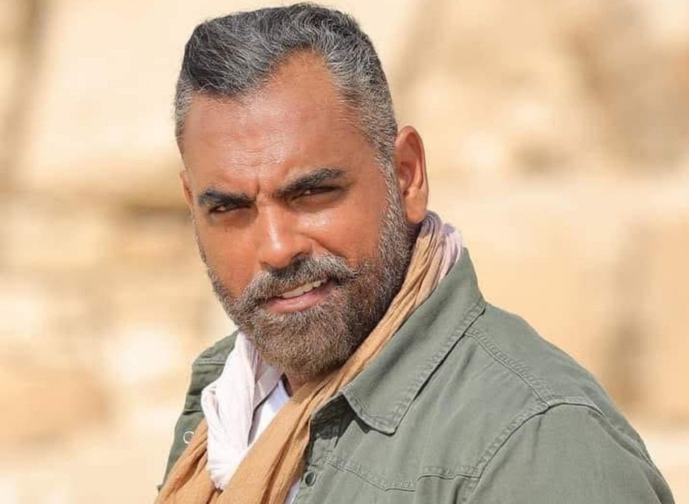 شقيق أمير كرارة يمر بوعكة صحية ويخضع لعملية جراحية