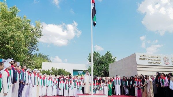 نهيان بن مبارك: العلم رمز لقيمنا وحضارتنا التي نفاخر بها العالم أجمع