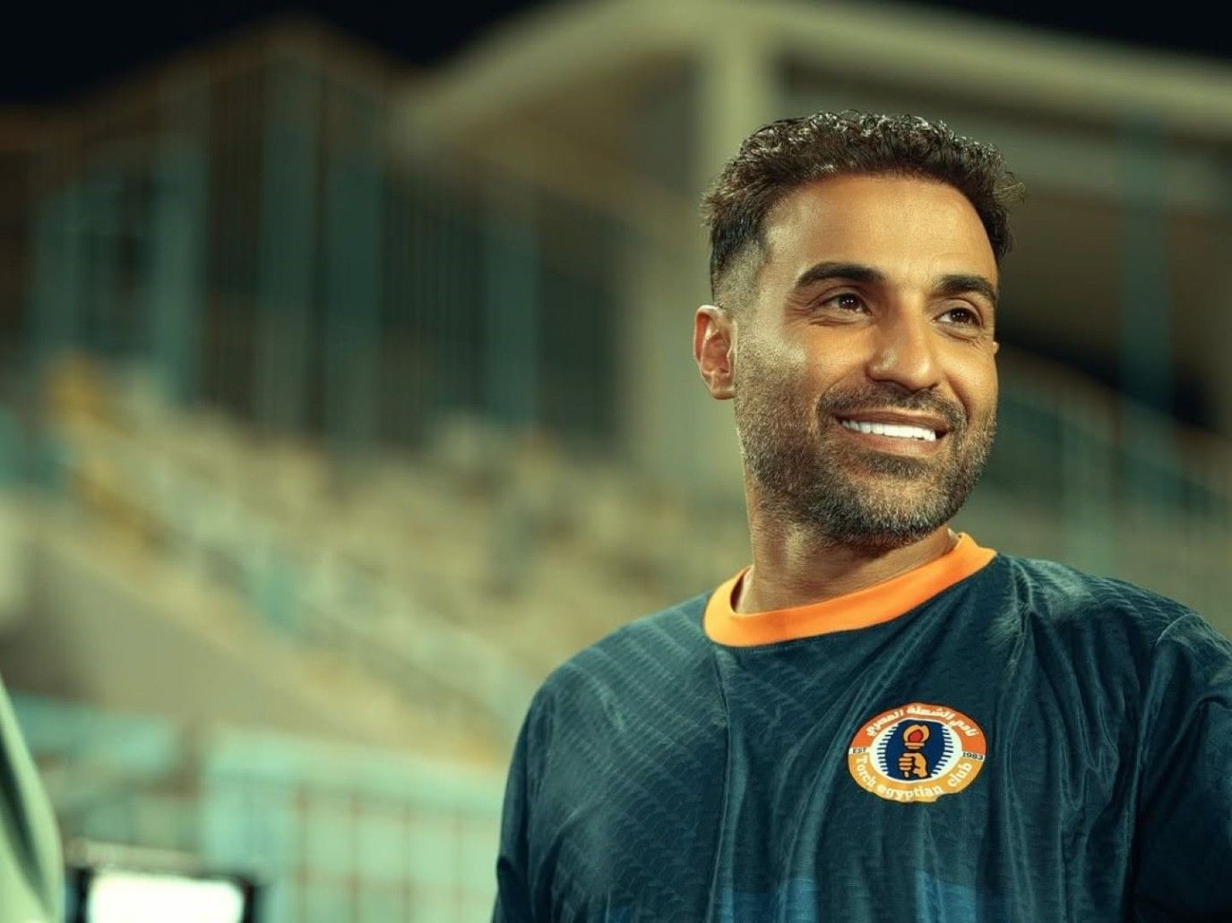 باريس سان جيرمان يُمازح أحمد فهمي: مبروك بقاء نادي الشعلة في الدوري