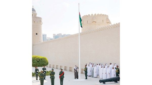 الإمارات تحتفي بيوم العلم.. شموخ وطن وطموح شعب