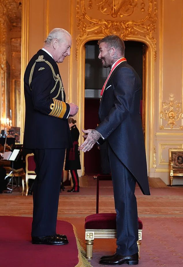 بالفيديو والصور- ديفيد بيكهام يحتفل بتكريمه وسط غياب مؤلم لابنه بروكلين