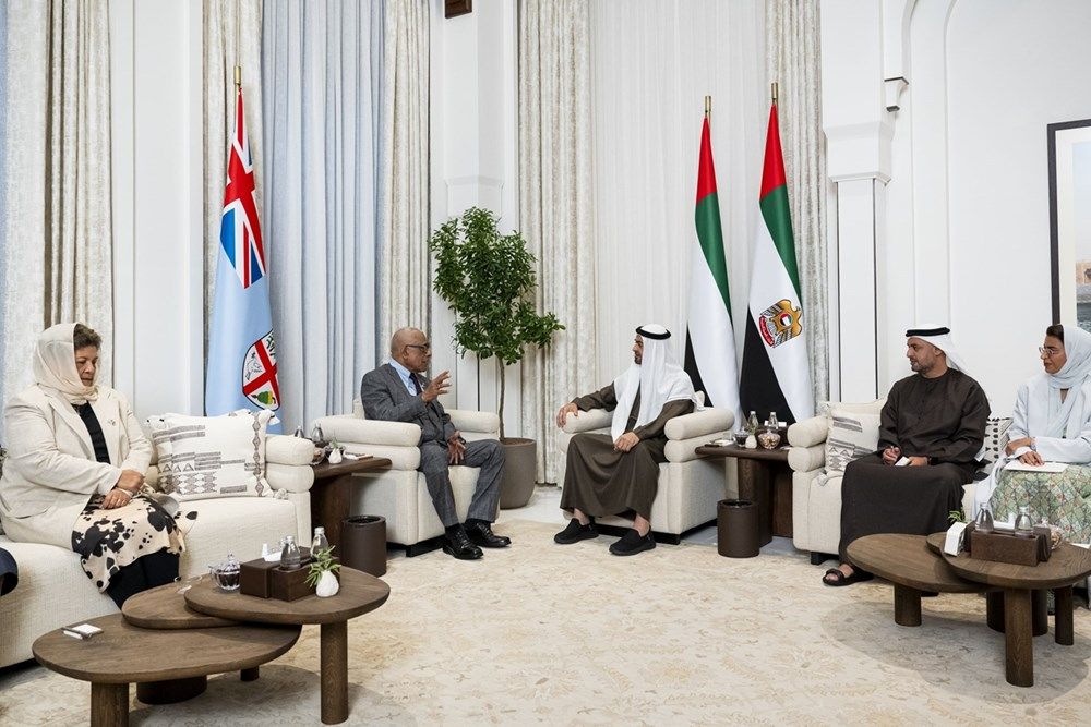 رئيس الدولة ورئيس فيجي يبحثان تعزيز علاقات التعاون