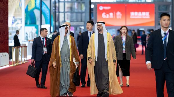 ذياب بن محمد بن زايد يشهد افتتاح معرض الصين الدولي للاستيراد 2025 في شنغهاي