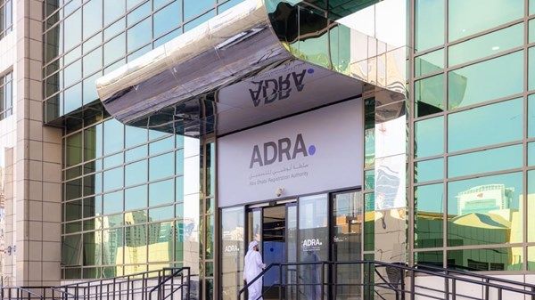 «أبوظبي للتسجيل» تغلق منشأتين وتسجل 61 إنذاراً لمخالفة اشتراطات بيع منتجات التبغ بالقرب من المدارس