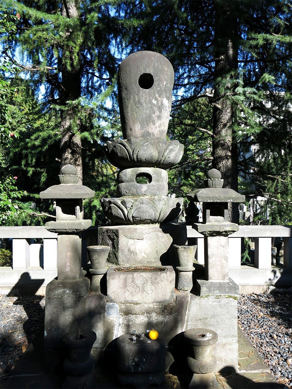 قبر كاسوغا نو تسوبوني (© بيكستا)