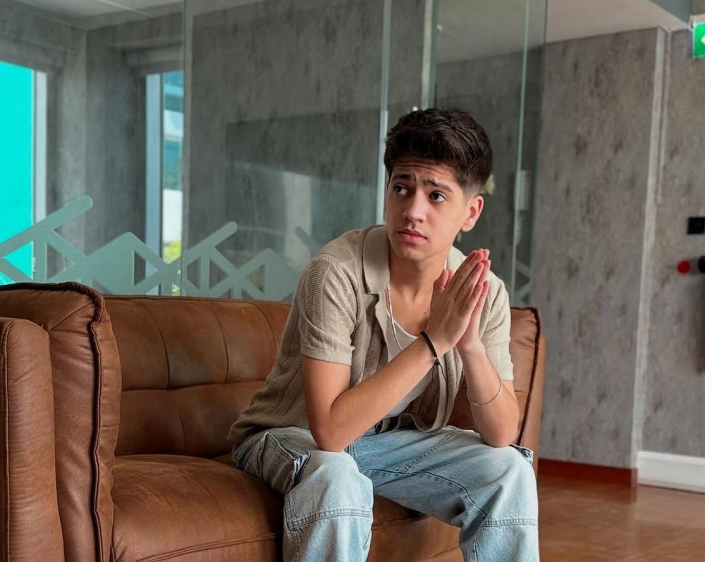 عبد الرحيم الحلبي نجم ذا فويس كيدز يعلن خطوبته من فتاة من خارج الوسط الفني