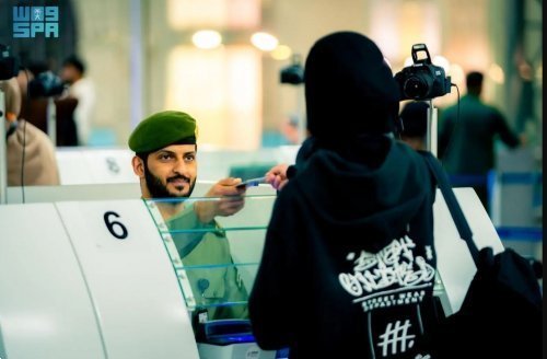 بأمر من محمد بن سلمان.. أبناء هذه الجنسية سيتم إعفائهم من رسوم الإقامة والسماح لهم بالعمل دون كفيل