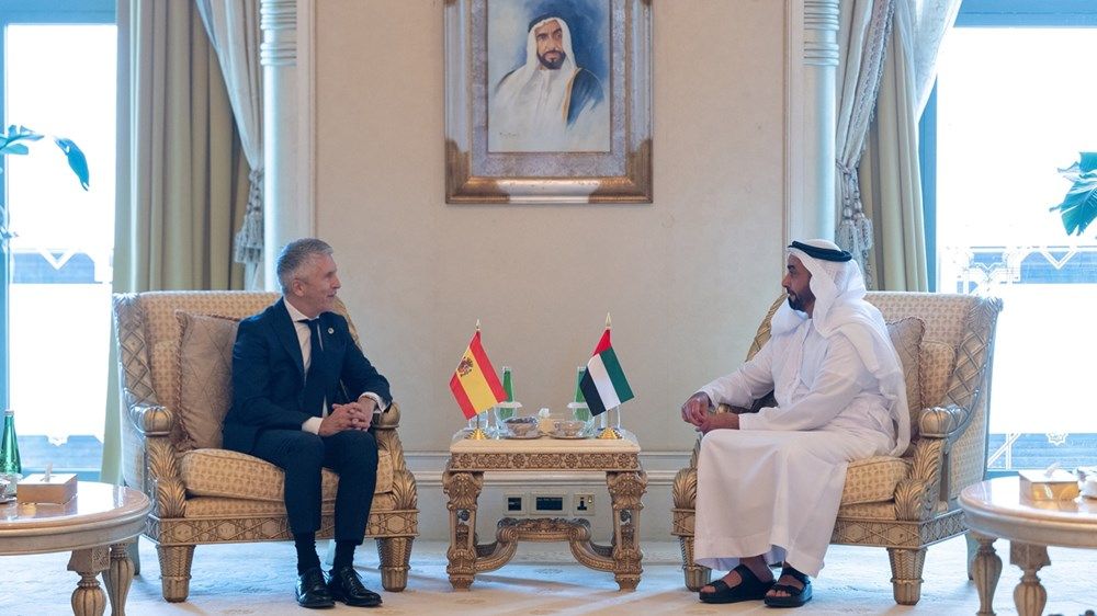 سيف بن زايد يلتقي وزراء داخلية ومسؤولين على هامش الاجتماع السادس للتحالف الأمني الدولي