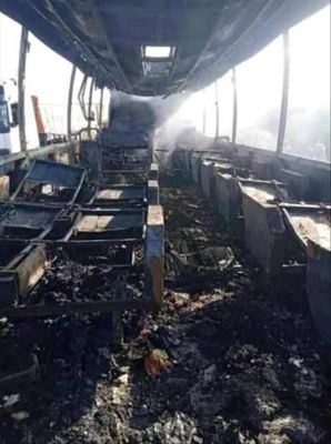 حادث مروع في أبين يحوّل باص نقل جماعي وفوكسي إلى محرقة راح ضحيتها العشرات