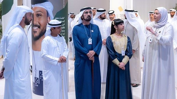 محمد بن راشد يتفقد معرض «نبض الوطن»