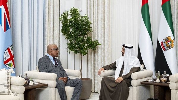 رئيس الدولة ورئيس فيجي يبحثان تعزيز علاقات التعاون