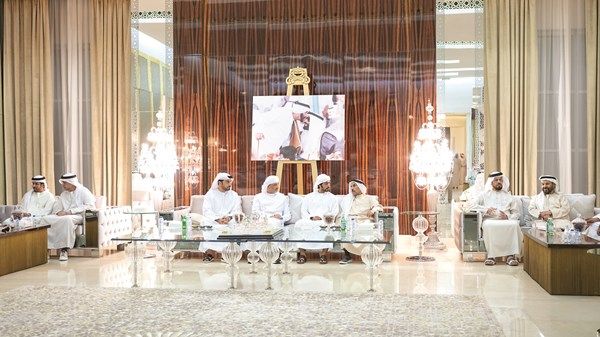 خليفة بن طحنون يعزي في وفاة علي عباس الفهيم