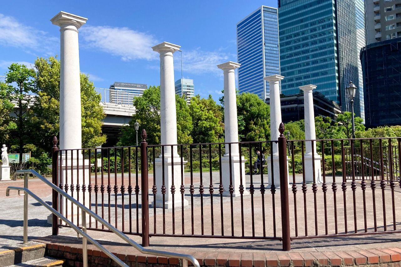 يُعد منتزه إيطاليا أحد أكثر المعالم الحضرية غرابةً في طوكيو (© غياني سيمون)