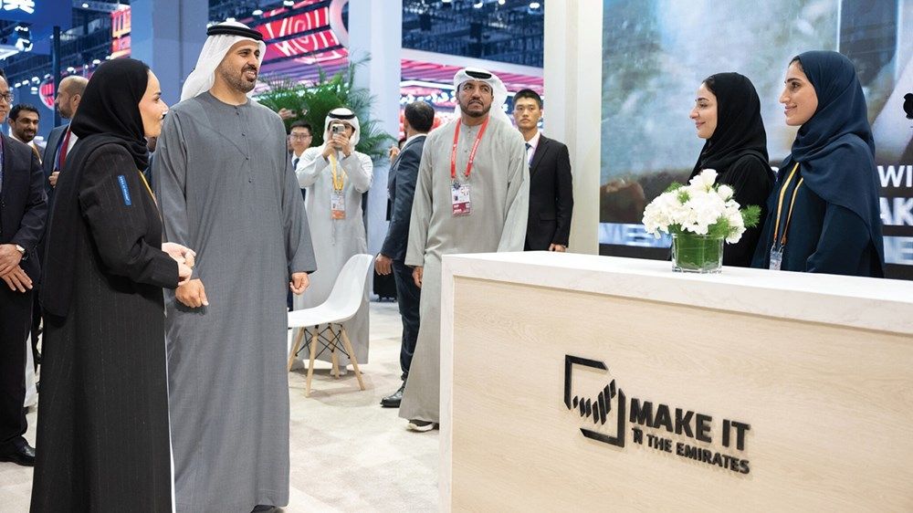 ذياب بن محمد بن زايد يقوم بجولة في أجنحة معرض الصين الدولي للاستيراد 2025 في شنغهاي