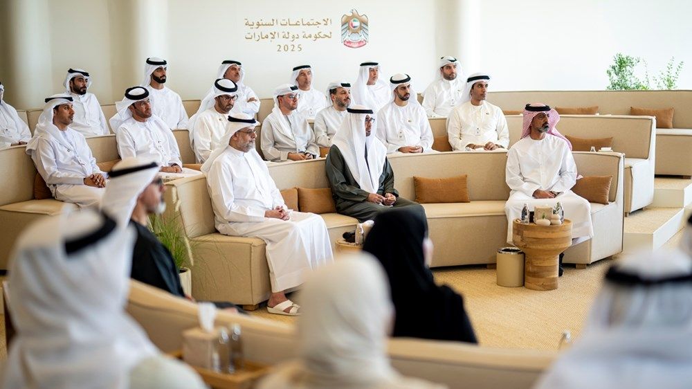 رئيس الدولة يشهد جلسة ضمن الاجتماعات السنوية لحكومة الإمارات ويوجِّه بتخصيص 2026 ليكون «عام الأسرة»