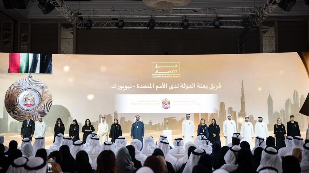 بحضور محمد بن راشد.. سيف بن زايد يكرِّم فرق الاتحاد المتميزة