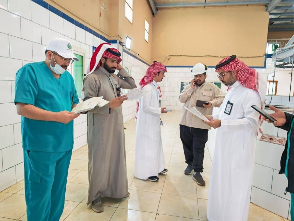 أتلاف ومصادرة 1260 كلجرام أسماك وأنذار 369 محل في عسير 