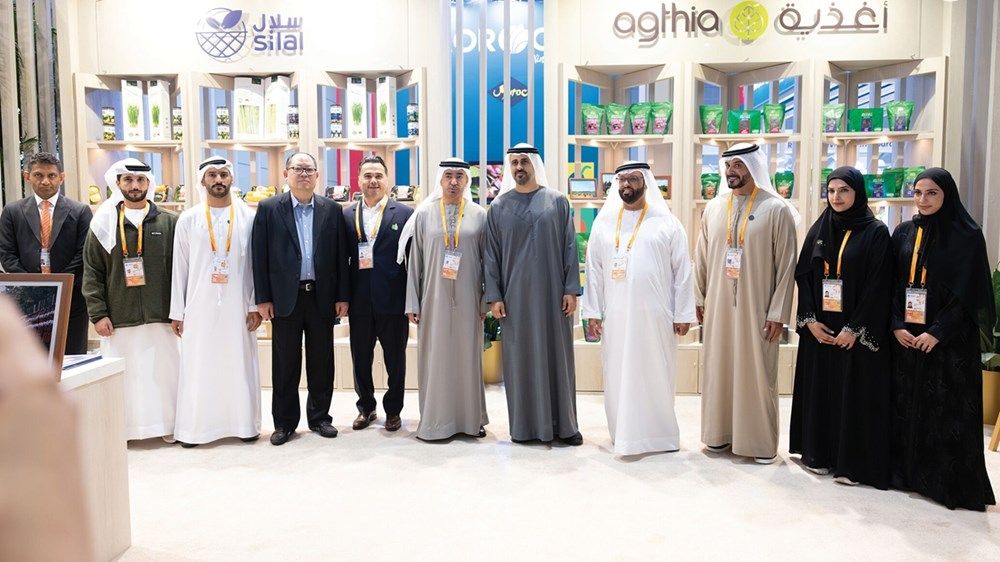 ذياب بن محمد بن زايد يقوم بجولة في أجنحة معرض الصين الدولي للاستيراد 2025 في شنغهاي