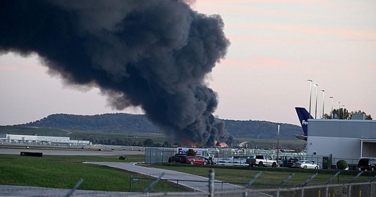 شاهد: تحطم طائرة شحن أمريكية قرب مطار لويفيل