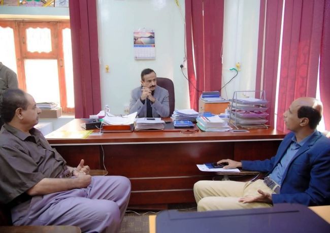 محافظ شبوة يوجّه بصرف راتب شهر أغسطس لموظفي التربية والتعليم