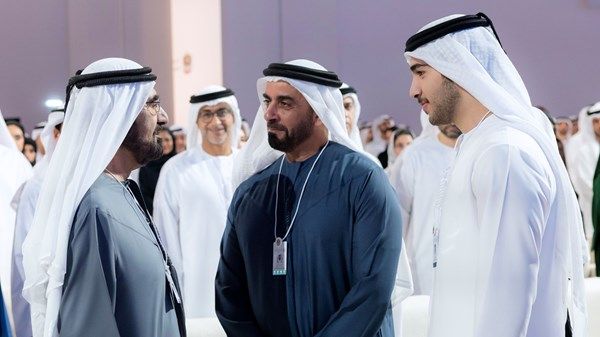 بحضور محمد بن راشد.. سيف بن زايد يكرِّم فرق الاتحاد المتميزة