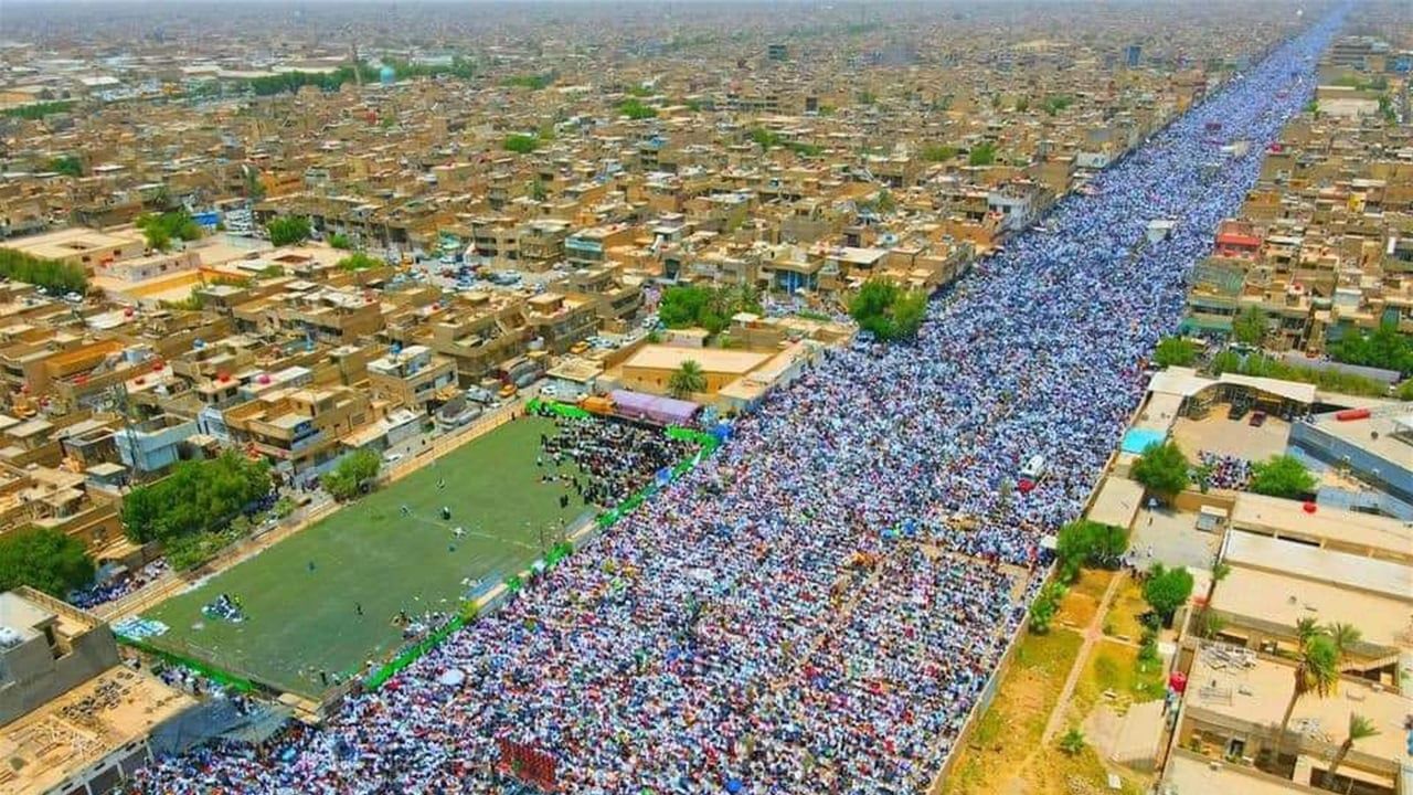 موقع إيراني عن لسان سياسي عراقي: عدد الصدريين 300 الف.. واقنعنا 70% منهم بالمشاركة بالانتخابات!