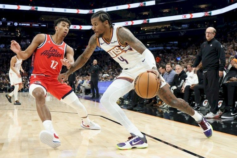 دوري أن بي ايه: صنز يستعيد توازنه ويلحق الخسارة ثالثة تواليا بكليبرز