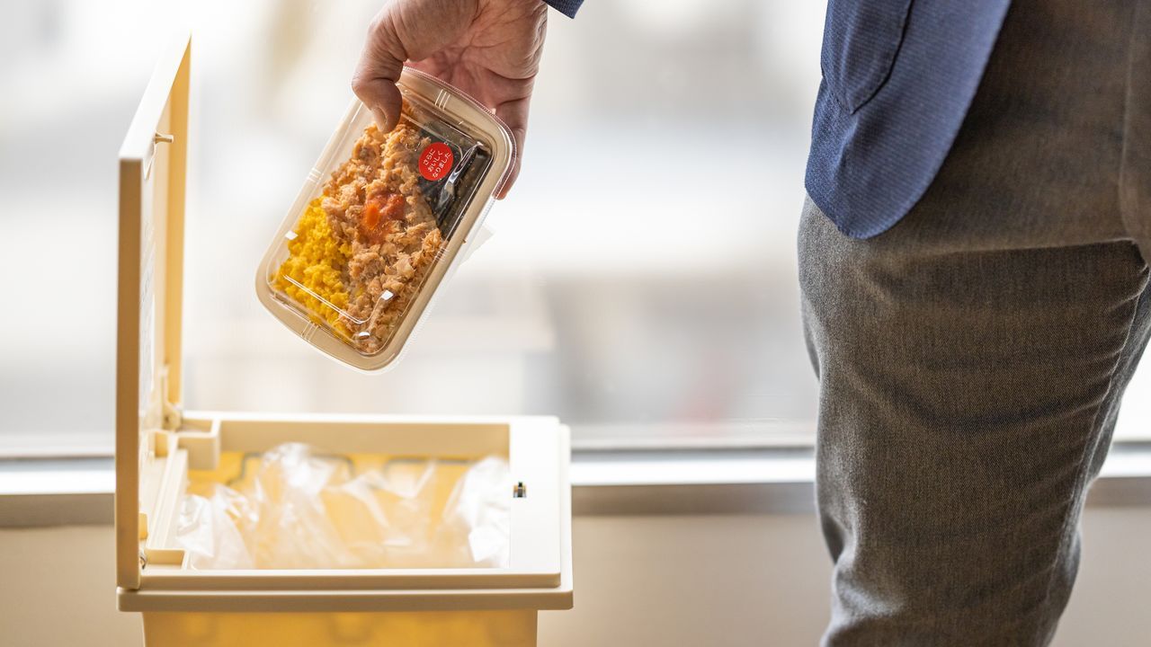 اليابان | ما نتخلص منه ليس قليلاً... كتاب جديد يدق ناقوس الخطر حول هدر الطعام في اليابان!