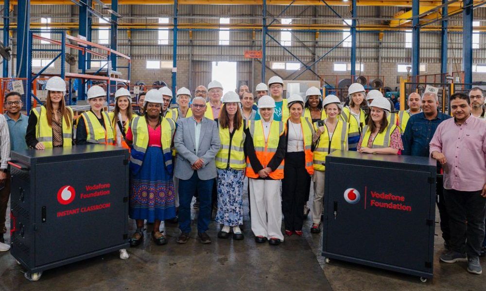 تكنولوجيا: فودافون ومفوضية اللاجئين يوسّعان “المدارس الفورية” إلى 70 مدرسة رقمية في مصر